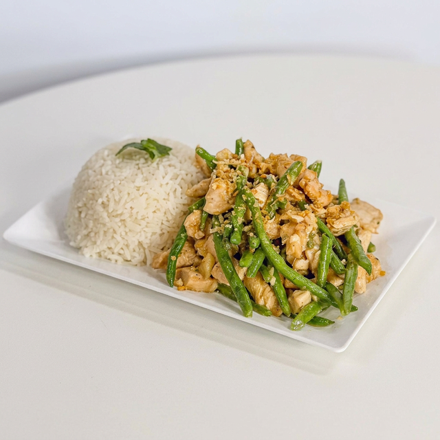 Garlic Chicken Green Beans.
